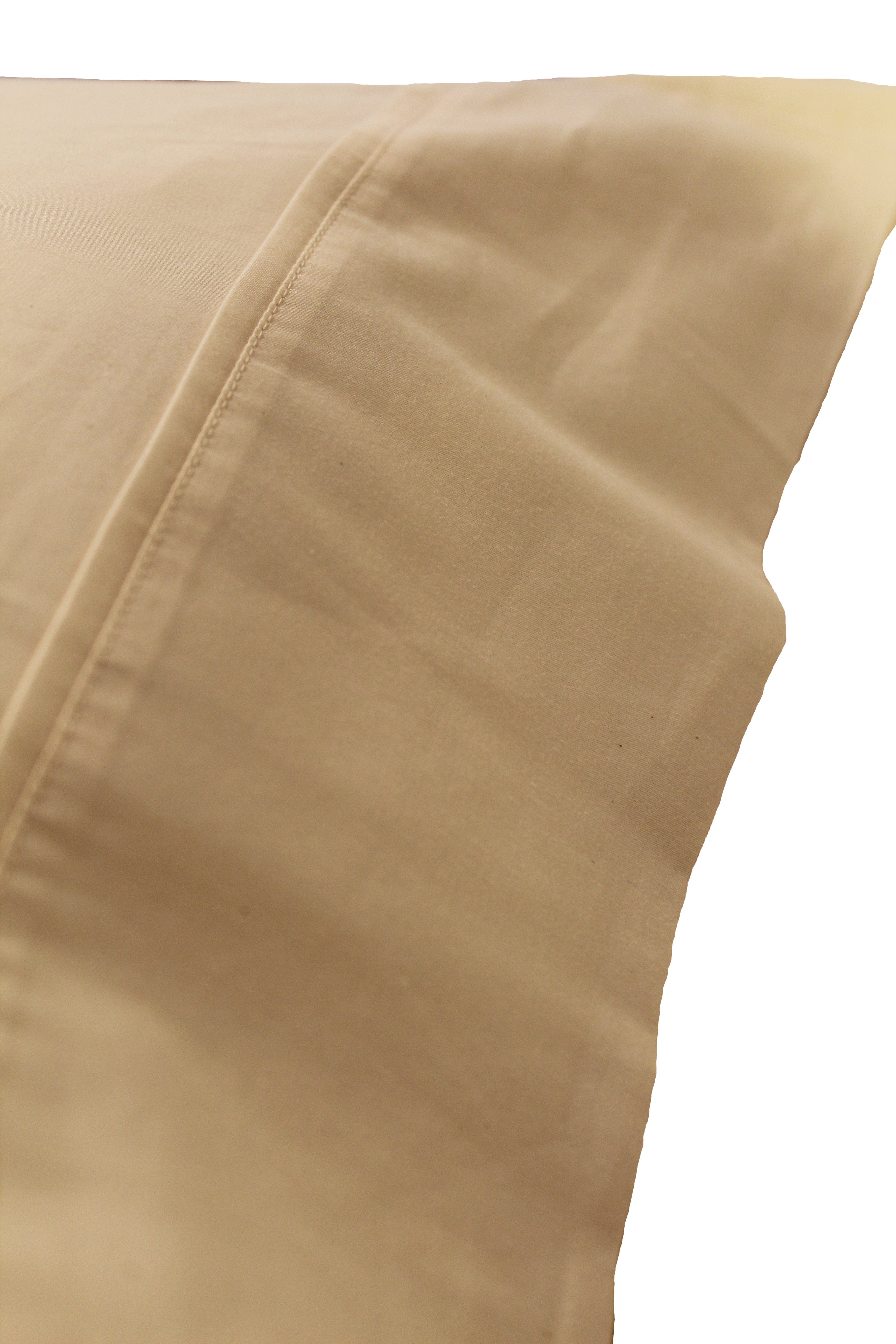 Organic 400-thread count pillowcases is made by 100% organic cotton that breathes naturally so your body temperature stays comfortable while you sleep.
